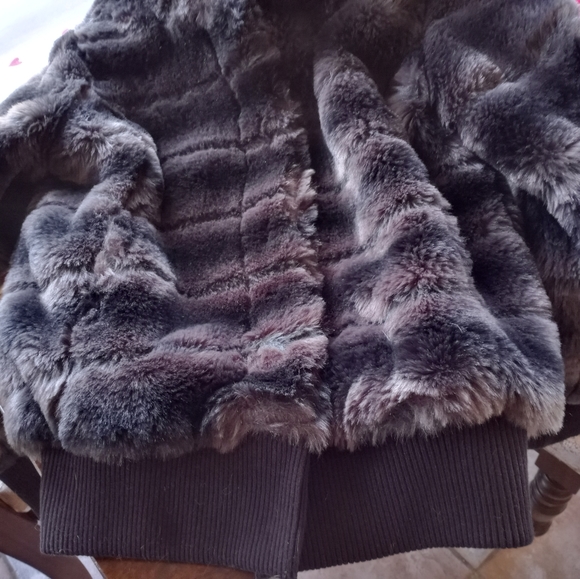 Faux fur jacket - Picture 2 of 2